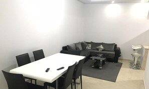 Studio | In-room dining