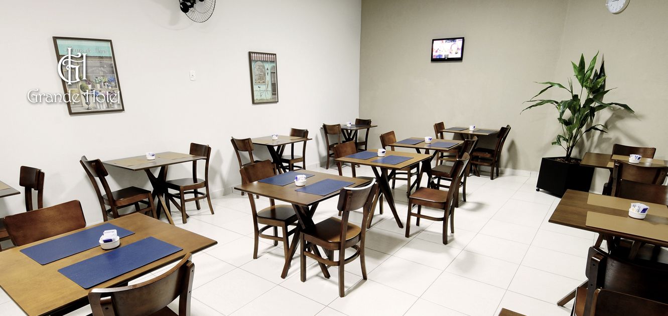 朝食 (ビュッフェ)、毎日提供 (無料)