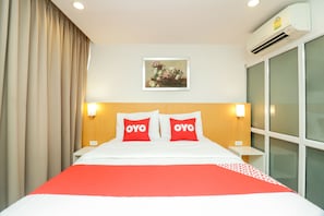Habitación doble Premier | Escritorio, wifi gratis y ropa de cama 