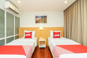 Deluxe Twin Room | Desk, free WiFi, bed sheets - OYO 225 Premier Place Hotel (Bangkok)