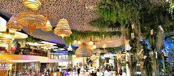 OYO 225 Premier Place Hotel