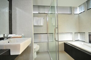Bathroom - OYO 225 Premier Place Hotel (Bangkok)