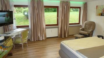 Apartment | Laptopgeeigneter Arbeitsplatz, Zustellbetten, kostenloses WLAN