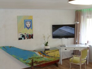 Apartment | Living area | Flat-screen TV