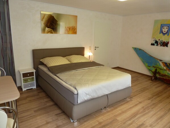 Apartment | Laptop workspace, rollaway beds, free WiFi, bed sheets