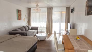 Apartment | Wohnbereich | Flachbildfernseher