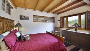 3 slaapkamers, een bureau, een strijkplank/strijkijzer, gratis wifi