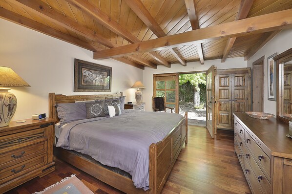 3 soverom, skrivebord, strykejern/-brett og wi-fi (inkludert)