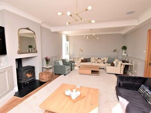 Maison luxueuse | Aire de séjour | Téléviseur à écran plat