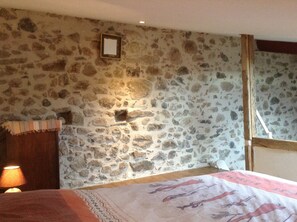 2 slaapkamers, een strijkplank/strijkijzer, wifi, beddengoed