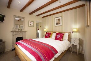 Meadow House | 3 bedrooms, iron/ironing board, free WiFi, bed sheets - Meadow House (Whitby)