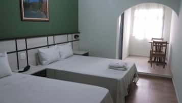 Frigobar, cortinas blackout, Wi-Fi de cortesia, roupa de cama