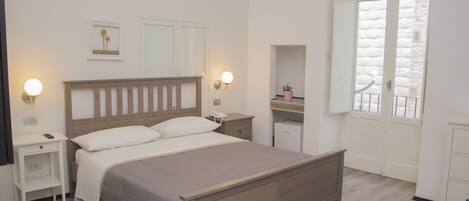 Double Room | 1 bedroom, desk, soundproofing, free cribs/infant beds