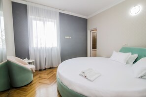 Romantic Double Room | Soundproofing, iron/ironing board, rollaway beds, free WiFi - Vigor Hotel (Sighnaghi)