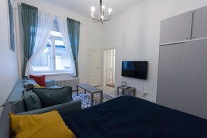 Apartment, 1 Schlafzimmer | Wohnbereich | Flachbildfernseher