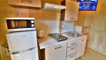 Refrigerador, microondas, placa de cocina, tetera/pava eléctrica
