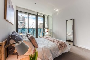 2 Schlafzimmer, Schreibtisch, Bügeleisen/Bügelbrett, WLAN