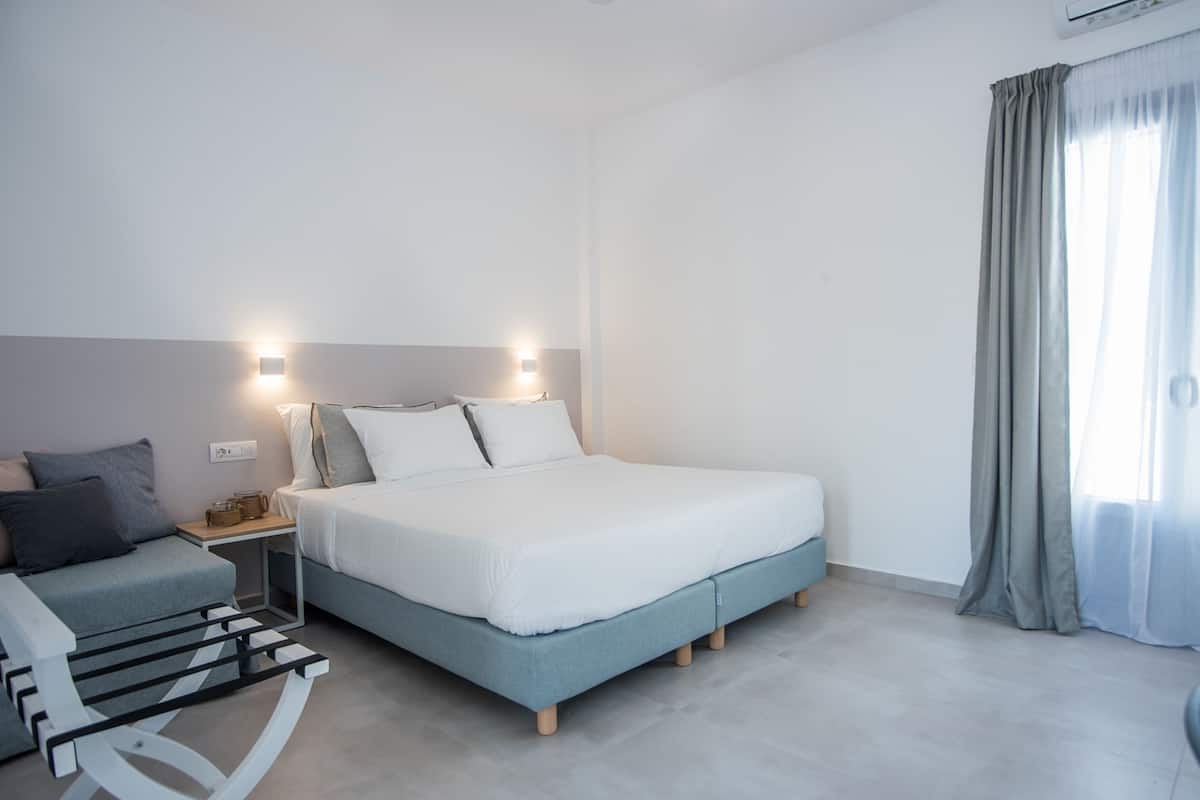 Standard Studio Suite | In-room safe, blackout drapes, soundproofing, free cribs/infant beds
