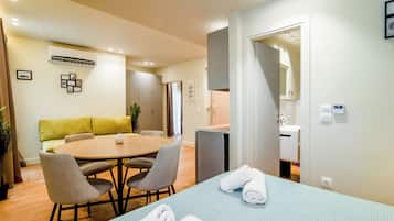 Premium Penthouse | Down duvets, desk, laptop workspace, blackout curtains