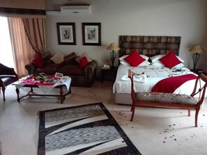 Suite presidencial | Muebles diferentes, escritorio, cortinas blackout y insonorización 