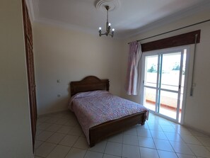 Family Apartment | Individually decorated, free WiFi, bed sheets - Residencia Anouar (Tetouan)