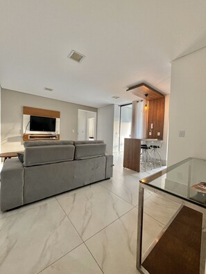 Deluxe Apartment | Living room -  Gontijo Apart Hotel (Itajuba)