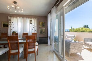 Fridge, oven, stovetop, electric kettle - Luxury Apartments Klara (Split)