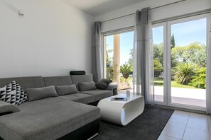 TV - Luxury Apartments Klara (Split)