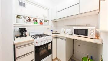 Estúdio design | Cozinha privada | Micro-ondas, lava-louças, chaleira elétrica, torradeira