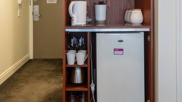 Private Unserviced Studio | Private kitchenette | Fridge, microwave, electric kettle, toaster