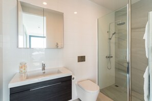 Apartment, 3 Bedrooms (private unserviced) | Bathroom - Toodle's Panoramic Views, Style and a great location (Auckland)