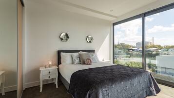 Apartment, 3 Bedrooms (private unserviced)