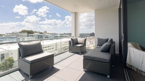 Unclassified image, 2 of 17, button - Toodle's Panoramic Views, Style and a great location (Auckland)