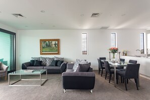 Apartment, 3 Bedrooms (private unserviced) | Living area