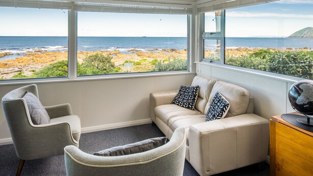 Living area - Toodle's Discover NZ's best-kept secret, on Island Bay (Wellington)
