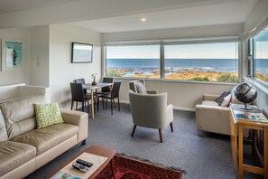 House, 2 Bedrooms | Ruang tamu | TV skrin rata