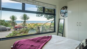 2 bedrooms, iron/ironing board, free WiFi, bed sheets - Toodle's Discover NZ's best-kept secret, on Island Bay (Wellington)