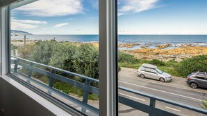 Beach/ocean view - Toodle's Discover NZ's best-kept secret, on Island Bay (Wellington)