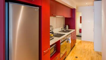 Apartemen, 2 kamar tidur | Dapur pribadi | Lemari es besar, microwave, oven, dan kompor