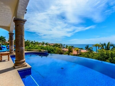Cabocasabuenavista- WALK TO Private Beach. Roof top deck.  Pets welcome