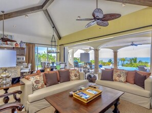 Fernseher, DVD-Player, Musikbibliothek, Stereoanlage