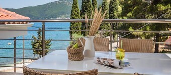 Meliti Waterfront Suites