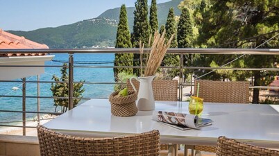 Meliti Waterfront Suites