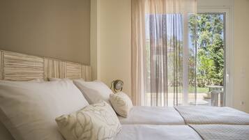 Premium-sviitti, 3 makuuhuonetta, merinäköala (Paeonia) | Kannettavalle tietokoneelle sopiva työtila, äänieristys