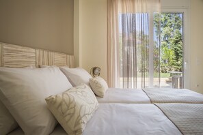 Suite Premium, 3 habitaciones, vistas al mar (Paeonia) | 1 dormitorio y espacio para trabajar con un portátil