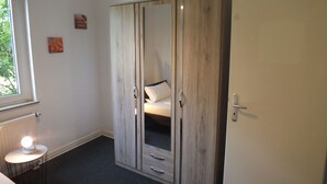 Basic Apartment - Dreibettappartement - Monteurswohnung (Leverkusen)