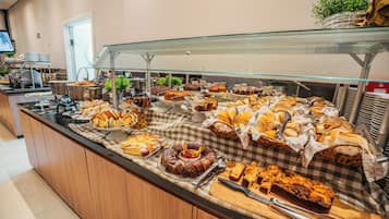 Free daily buffet breakfast