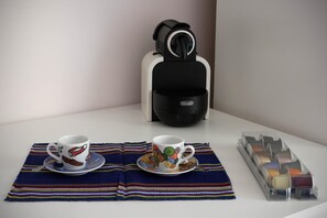 Fridge, espresso maker, coffee/tea maker, electric kettle