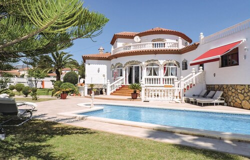 Beach front home in Miami Platja