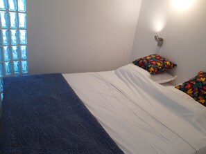 1 chambre, fer et planche à repasser, accès au Wi-Fi (inclus)